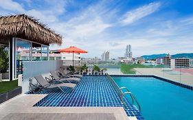 Hallo Patong Hotel - Rooftop Pool - Stunning Mountain Views & Otop Market